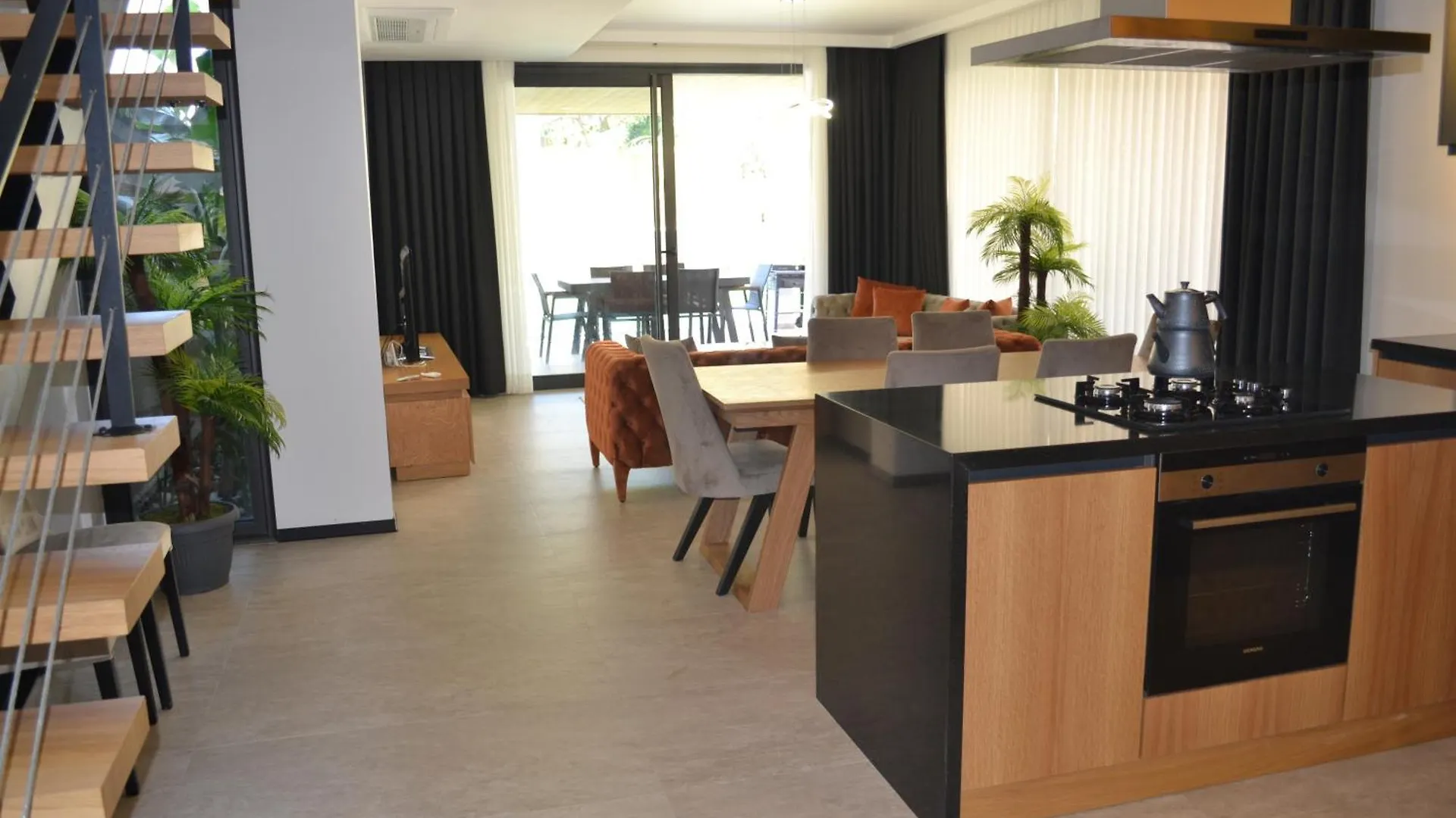 Cesme Merkez Sueper Lueks 0*,